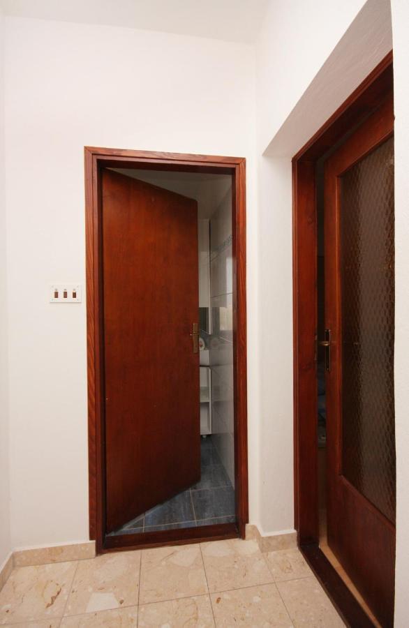 Apartment Vrbnik 5301B ภายนอก รูปภาพ