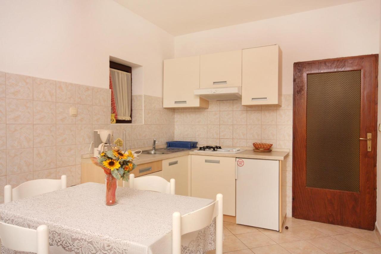 Apartment Vrbnik 5301B ภายนอก รูปภาพ